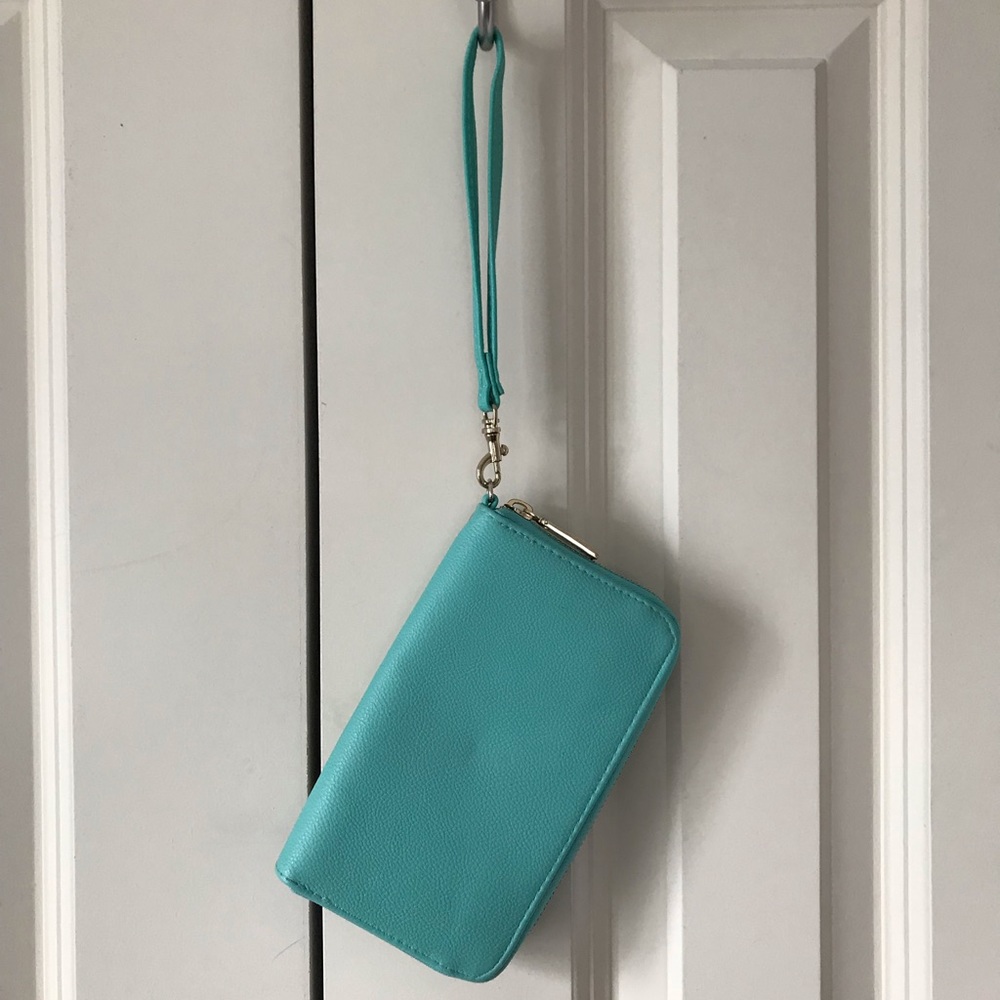 Target Wristlet - Mint